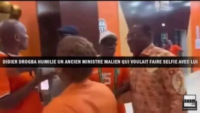 Didier Drogba humilie un ancien ministre malien qui voulait faire Selfie avec lui (Sport) Didier Drogba humilie un ancien ministre malien qui voulait faire Selfie avec lui (Sport)