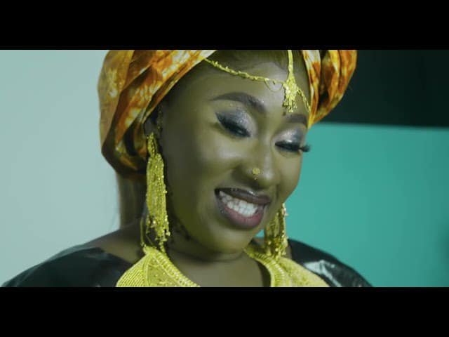Mariam Ba Lagaré - Barika Tigi Hamed Dollars (Clip) Mariam Ba Lagaré - Barika Tigi Hamed Dollars (Clip)