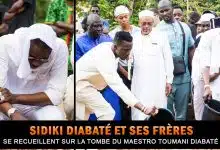 Sidiki Diabaté et ses frères se recueillent sur la tombe du Maestro Toumani Diabaté (Showbiz)