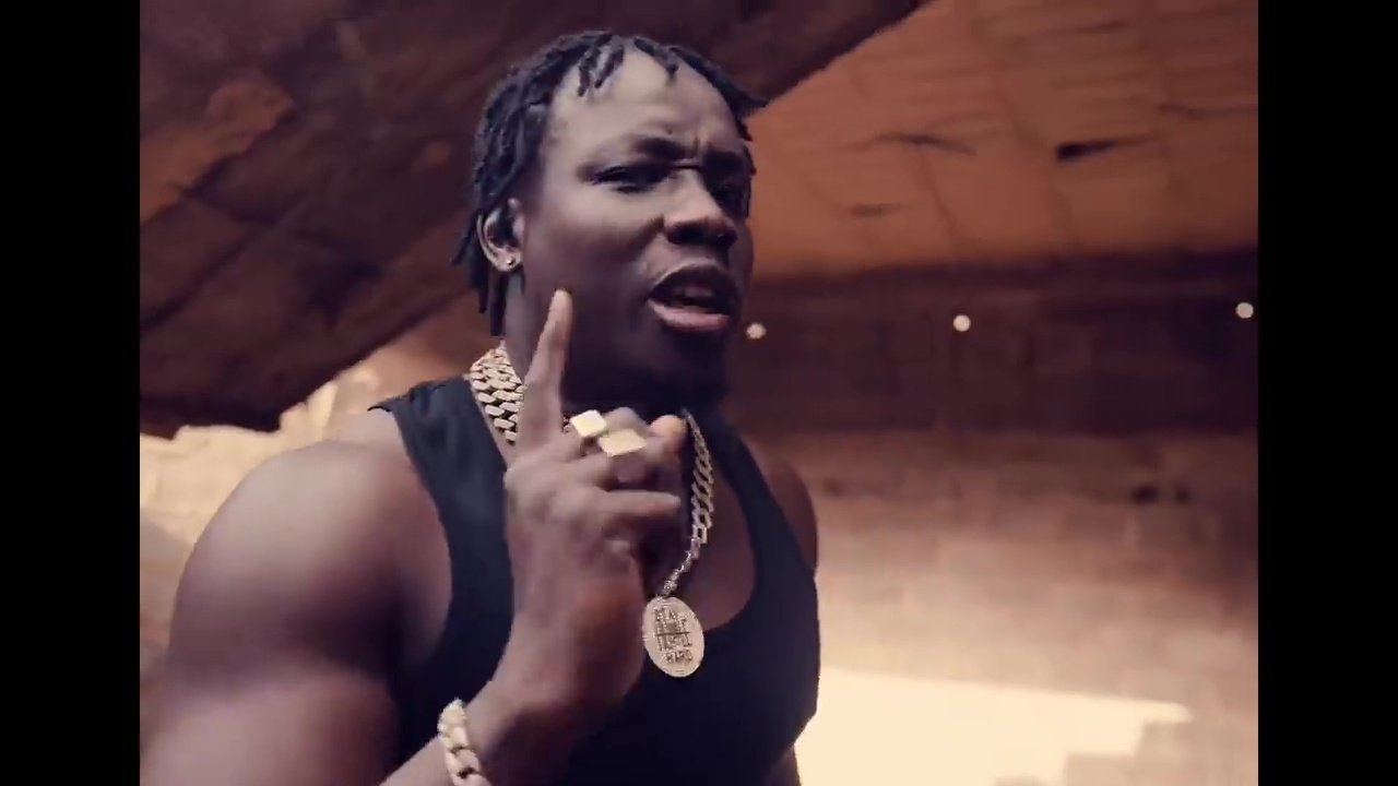 King KJ - Présence Freestyle (Vidéo) King KJ - Présence Freestyle (Vidéo Officielle 2025)
