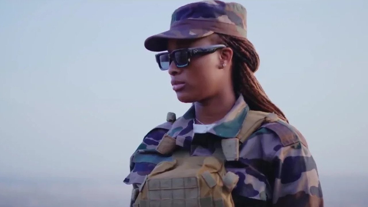 Mama Anane - Armée Du Mali (Clip)